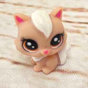 HASBRO Littlest Pet Shop Teeniest Tiniest Tan White Fox Pink Ears Figure